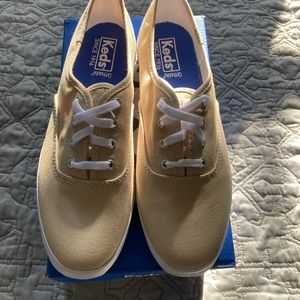 NEW Keds New Stone Canvas Sneaker Size 6 1…